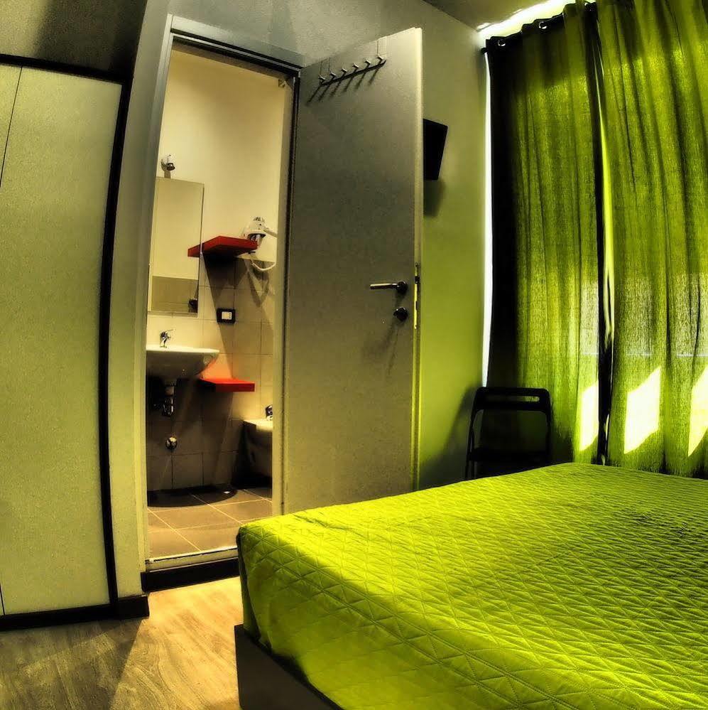 רומא Enzo Luxury Rooms מראה חיצוני תמונה