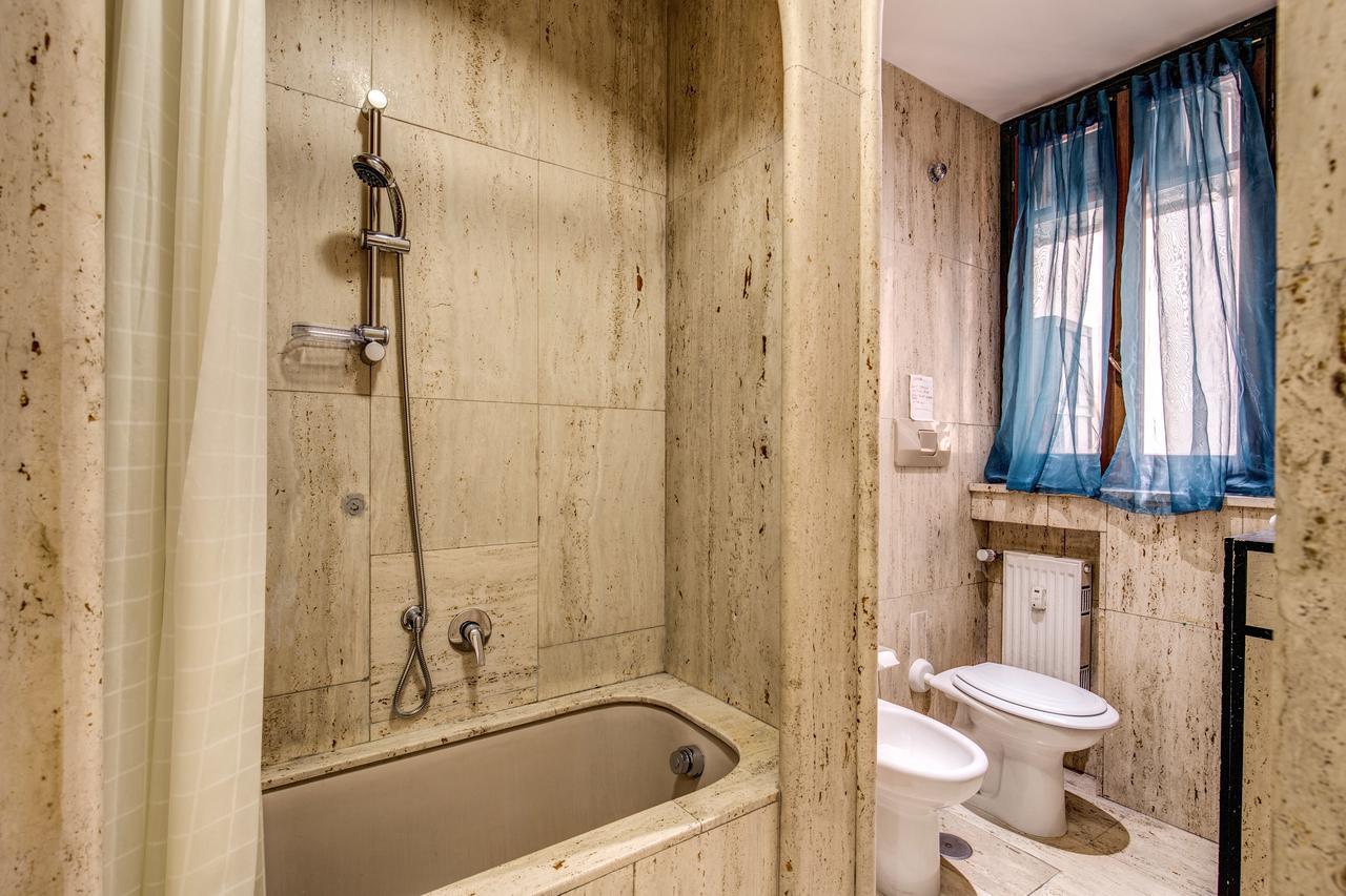 רומא Enzo Luxury Rooms מראה חיצוני תמונה