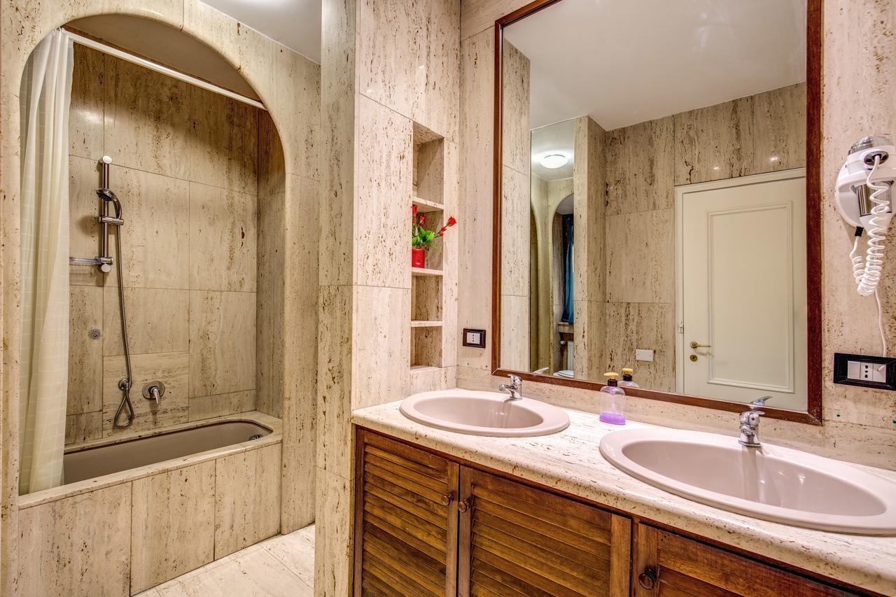 רומא Enzo Luxury Rooms מראה חיצוני תמונה