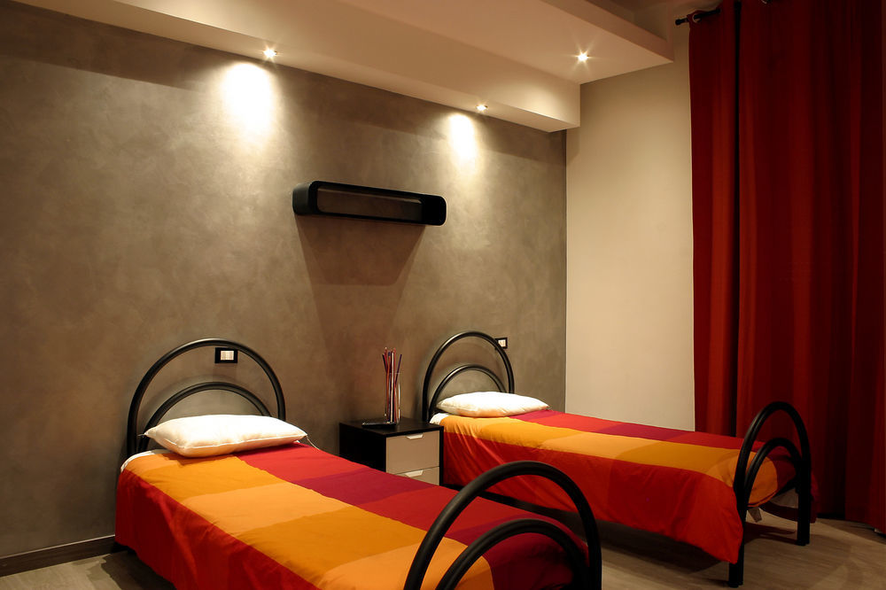 רומא Enzo Luxury Rooms מראה חיצוני תמונה