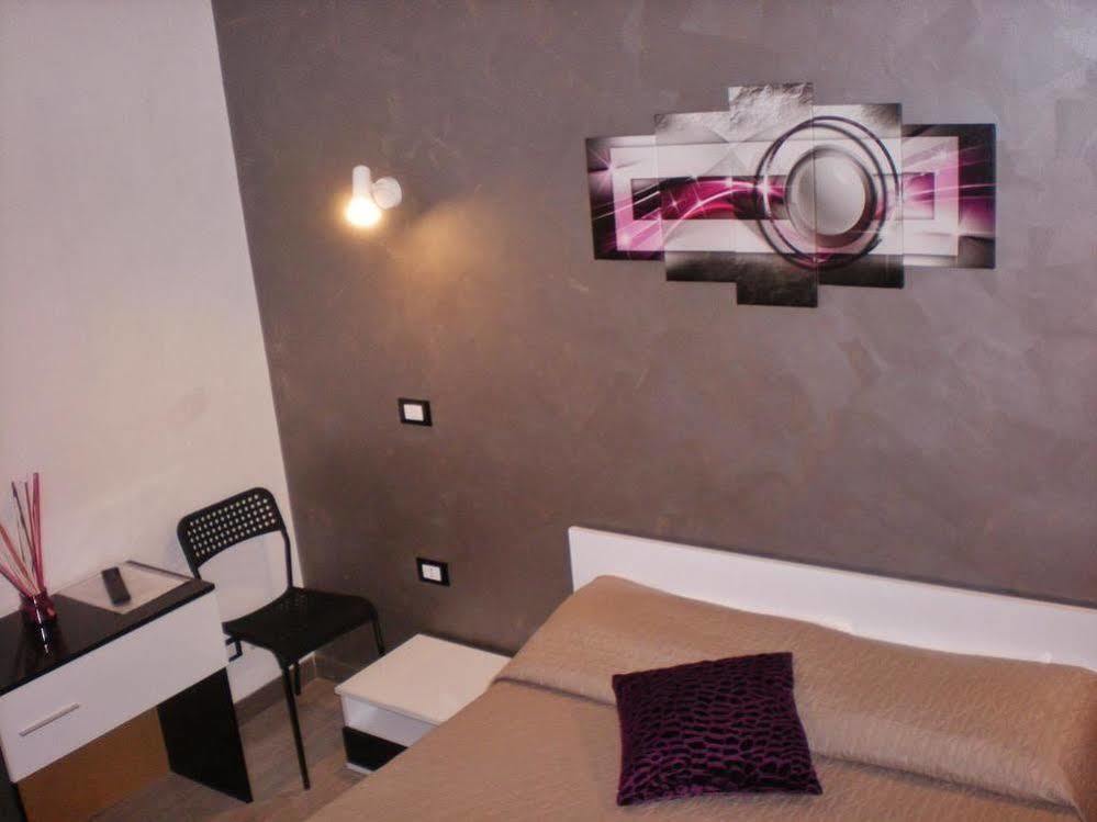 רומא Enzo Luxury Rooms מראה חיצוני תמונה