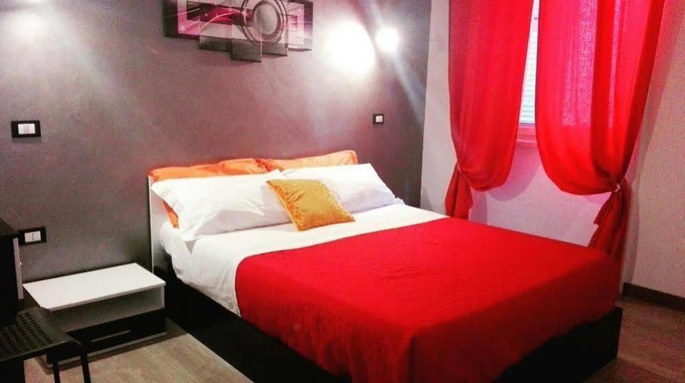 רומא Enzo Luxury Rooms מראה חיצוני תמונה
