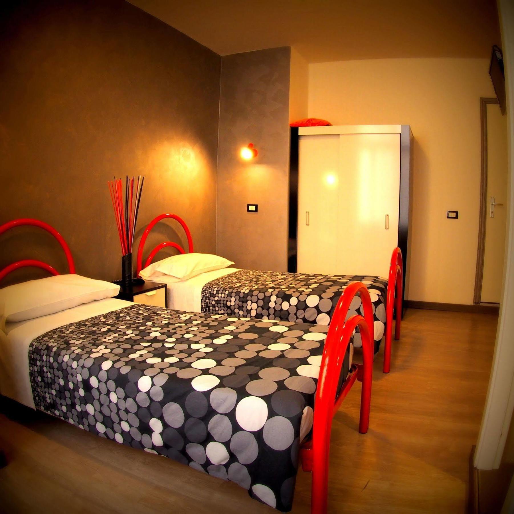 רומא Enzo Luxury Rooms מראה חיצוני תמונה
