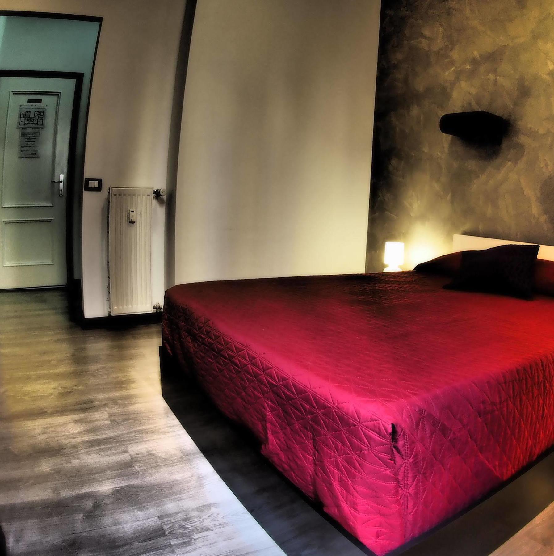 רומא Enzo Luxury Rooms מראה חיצוני תמונה