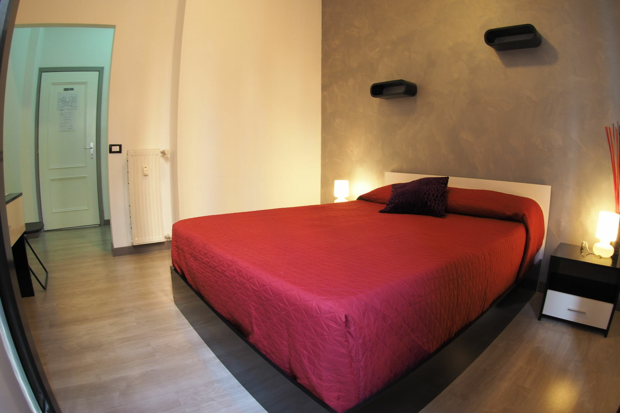 רומא Enzo Luxury Rooms מראה חיצוני תמונה
